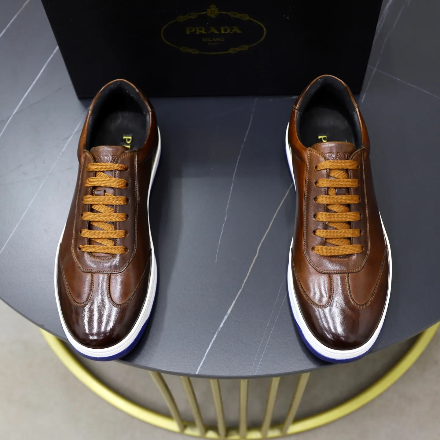 Factory price: 💰640 Prada classic men’s lace-up casual shoes | Imported cowhide upper | Upper stitching layered design, light and breathable | Soft and comfortable | Decorated with PRADA letters on the side | Distinctive sports style, showing the brand style | Lightweight concave and convex pattern rubber soles | Matched with cowhide foot pad lining | Excellent foot feel, fashionable and elegant | Size: 38-44 (45 customized)